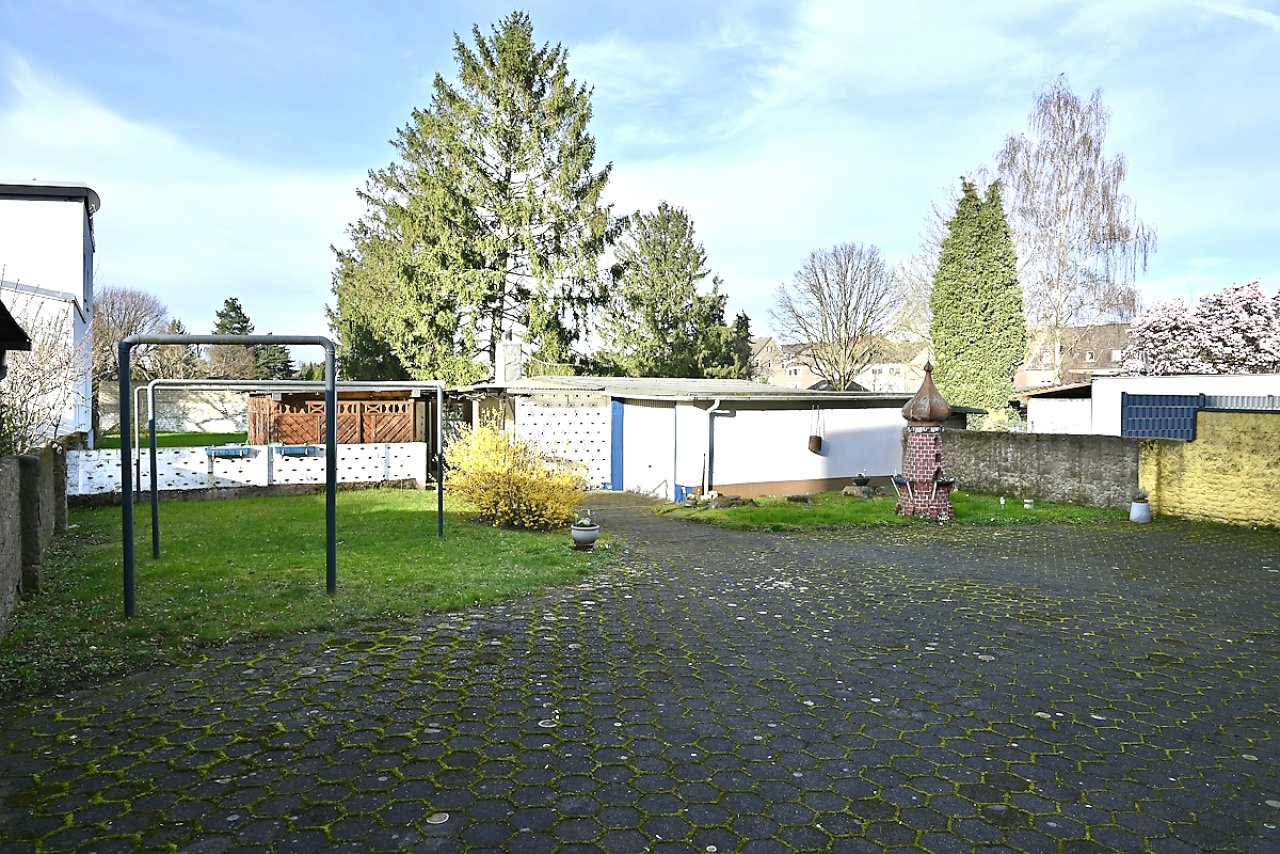 Blick vom Hof zum Garten Blick vom Hof zum Garten