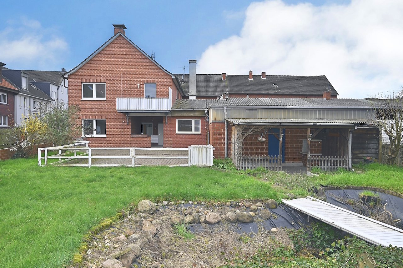 Haus Rückansicht optionales Grundstück