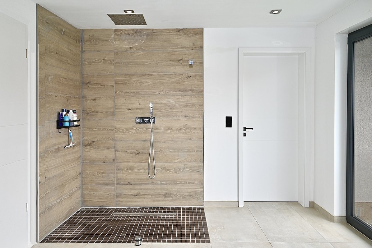 OG Master-Badezimmer Walk-In Dusche OG Master-Badezimmer Walk-In Dusche