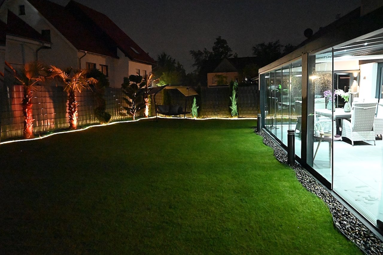 Garten Farbspiel bei Nacht Garten Farbspiel bei Nacht