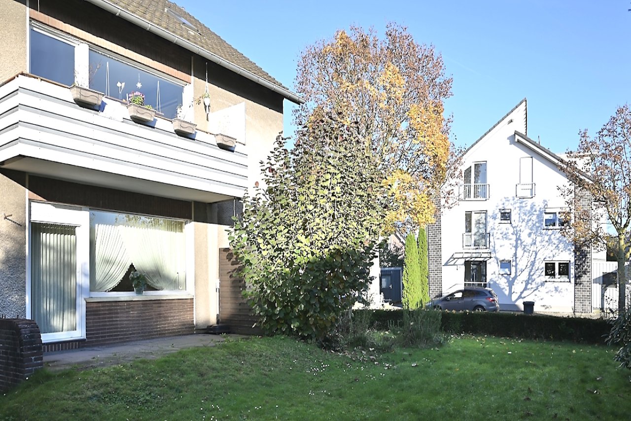 Haus Rückseite mit Terrasse Haus Rückseite mit Terrasse