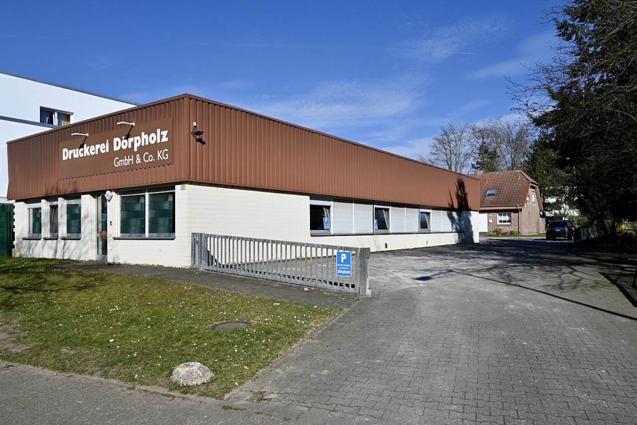 Gewerbehalle vorne seitlich Gewerbehalle vorne seitlich