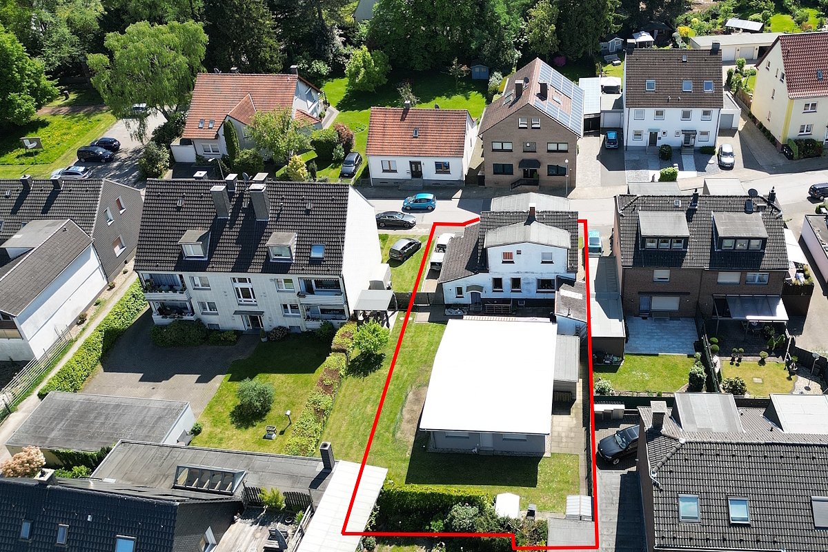 Vogelperspektive Bungalow + Zweifamilienhaus Vogelperspektive Bungalow + Zweifamilienhaus