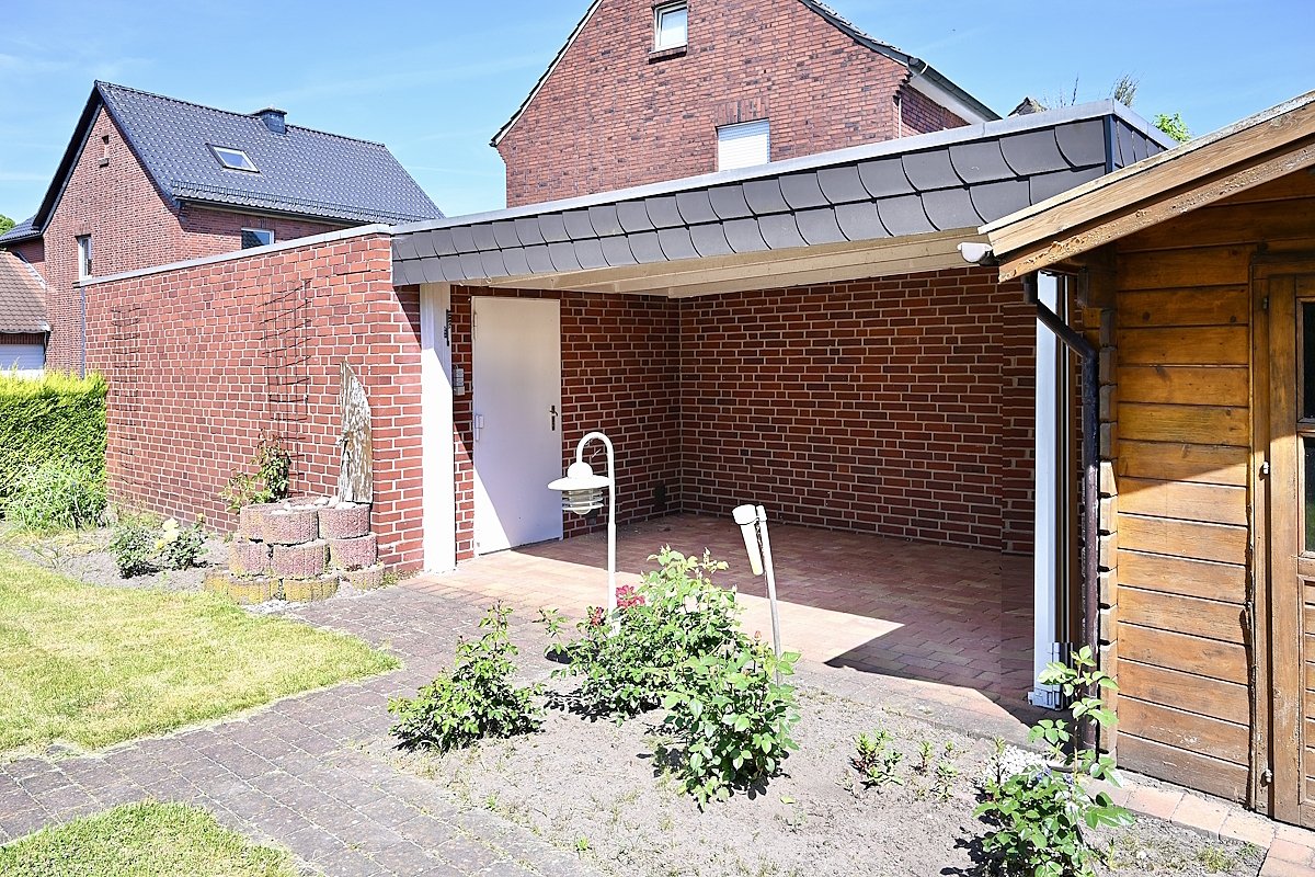 Gartenhaus und überdachte Terrasse Gartenhaus und überdachte Terrasse