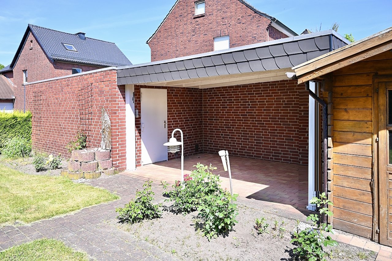 Gartenhaus und überdachte Terrasse Gartenhaus und überdachte Terrasse