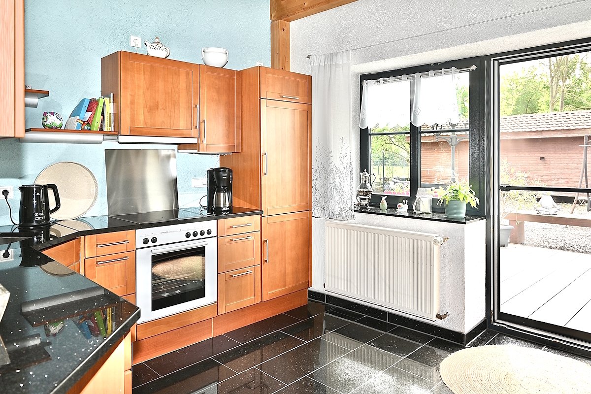 EG Küche Blick Terrasse EG Küche Blick Terrasse
