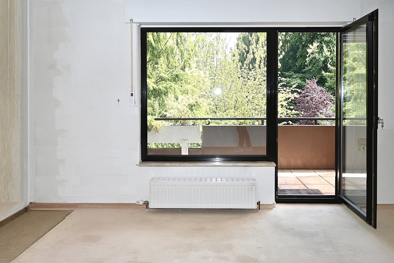Schlafzimmer Blick zum Balkon