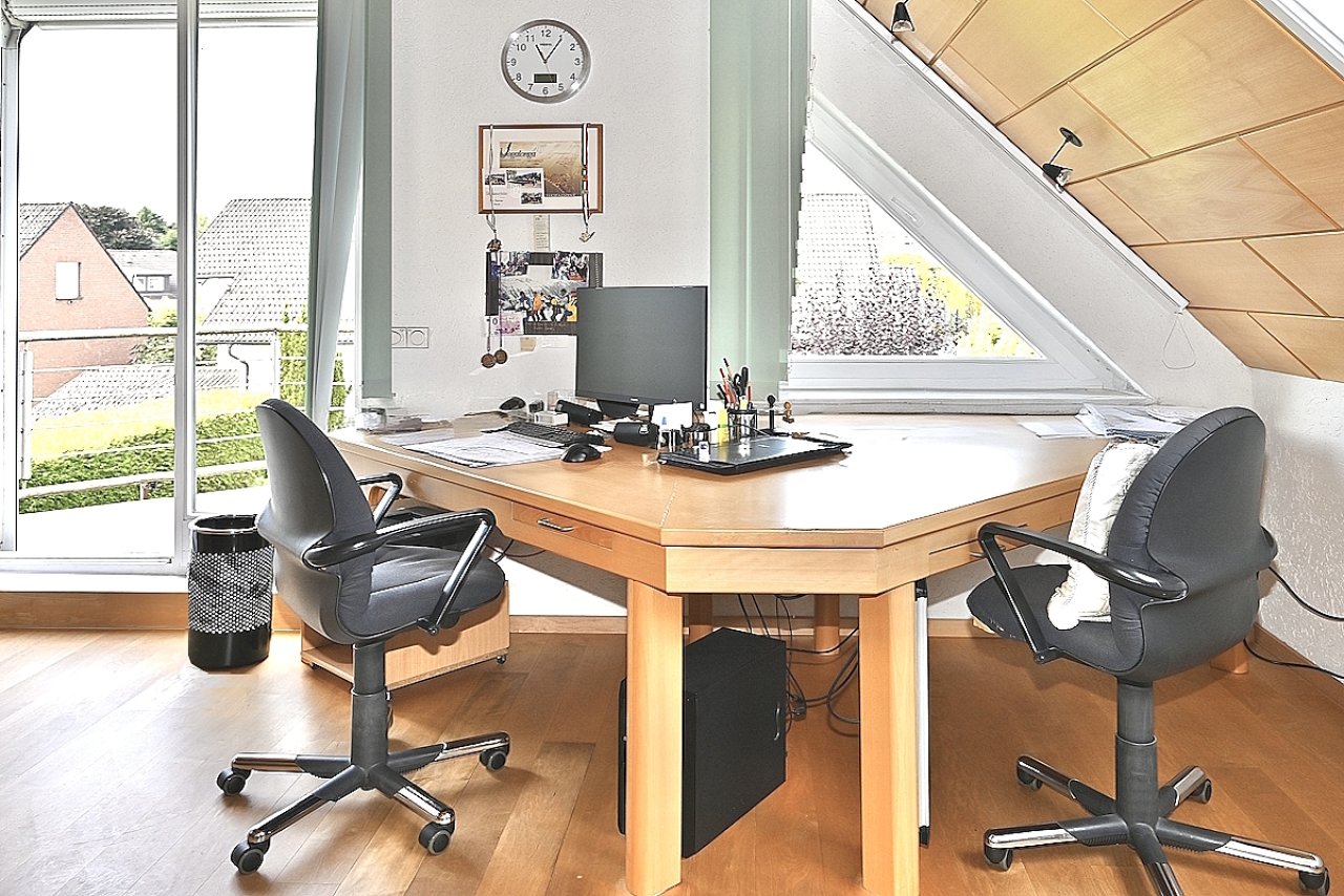DG Büro / Kinderzimmer DG Büro / Kinderzimmer