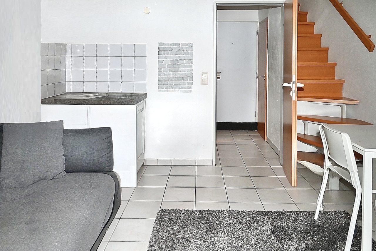 3. OG Wohnbereich, Küchenzeile, Treppe DG