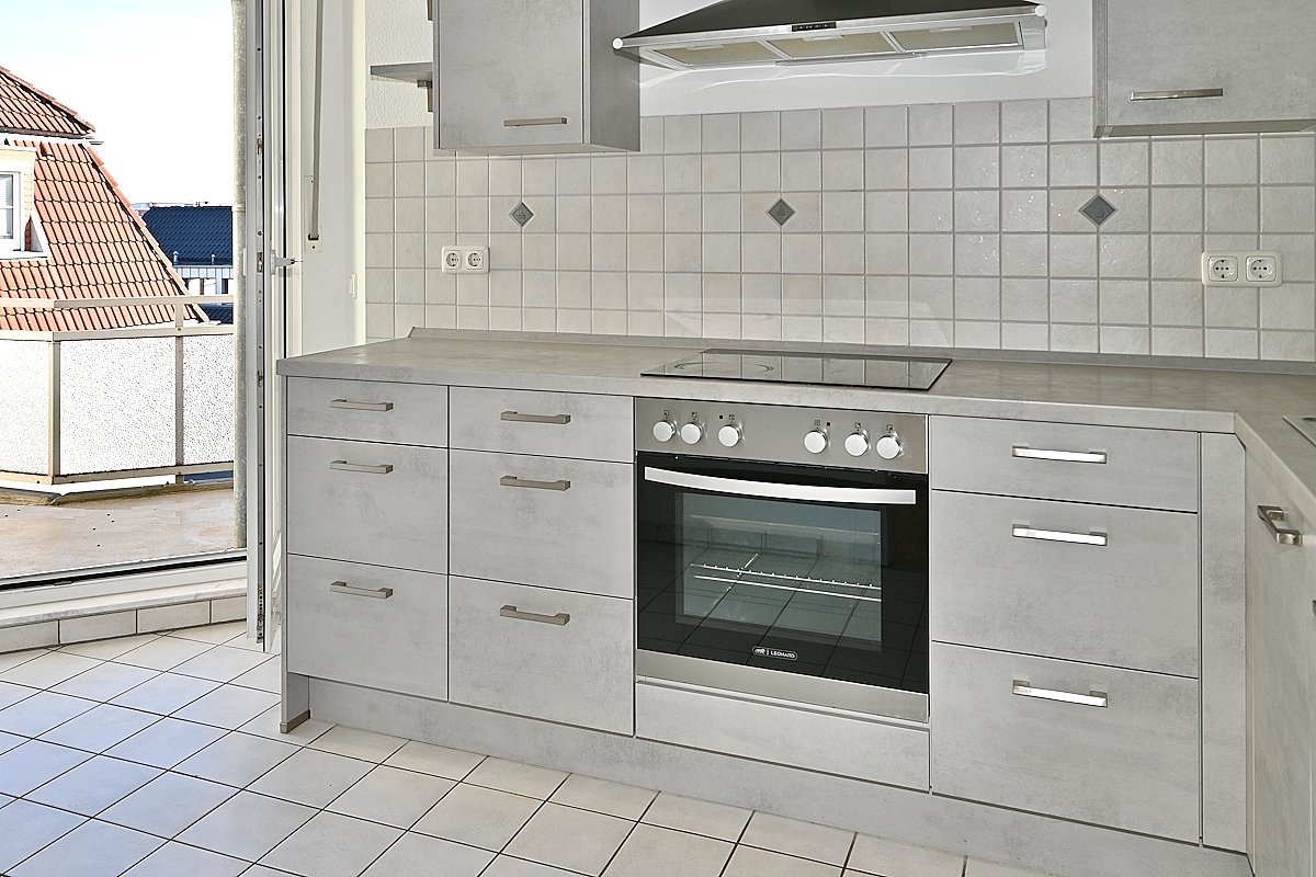 Küche mit Einbauküche