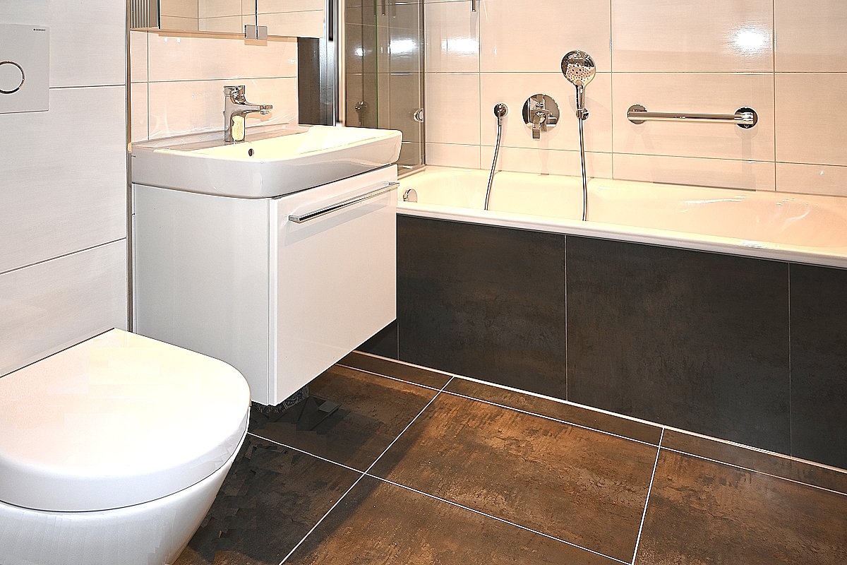 Badezimmer mit Badewanne