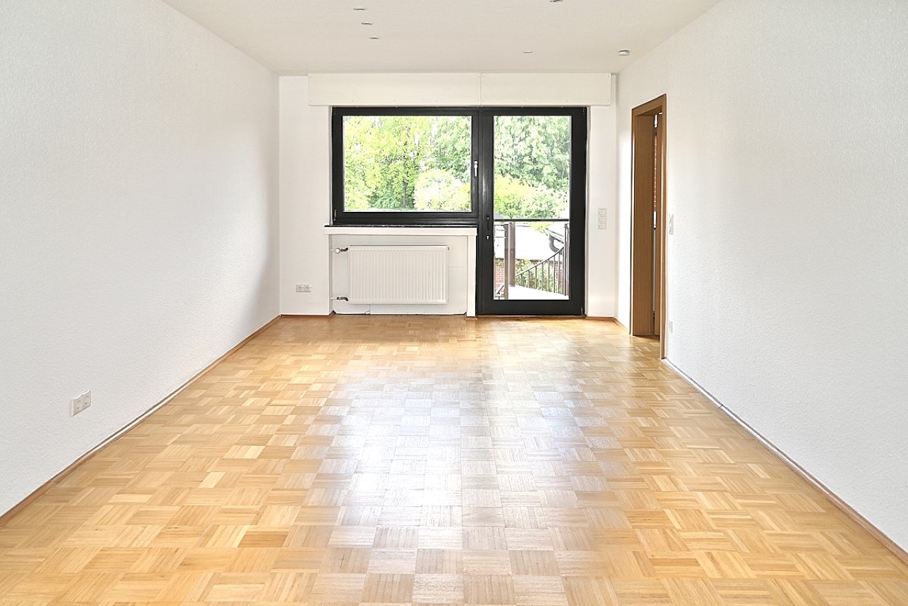 DG Wohnzimmer Blick zum Balkon DG Wohnzimmer Blick zum Balkon