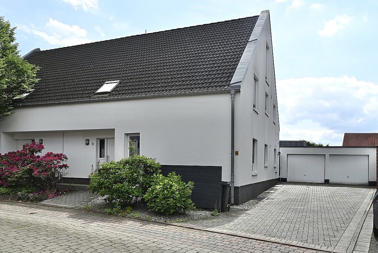 Hausansicht seitlich rechts Hausansicht seitlich rechts