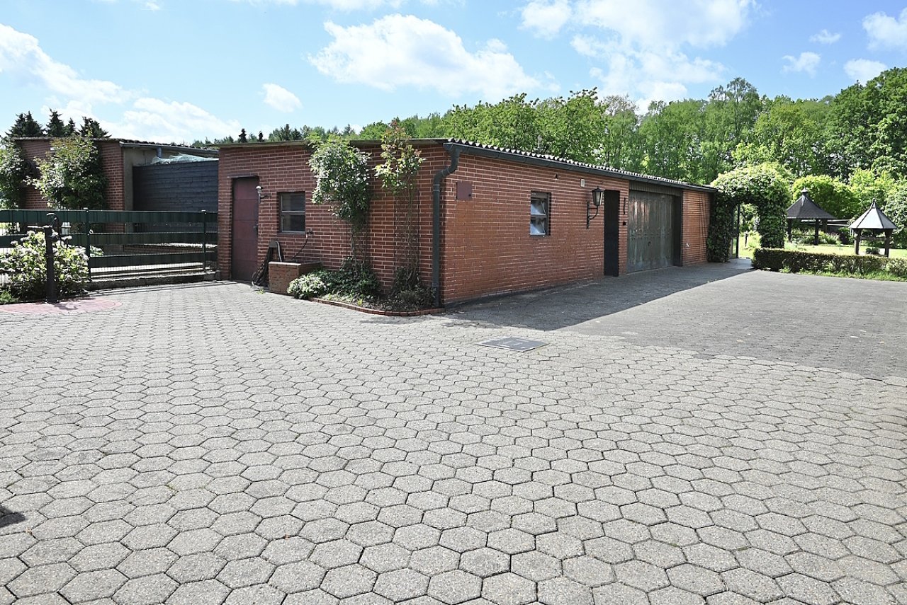 Hof hinter dem Haus Hof hinter dem Haus