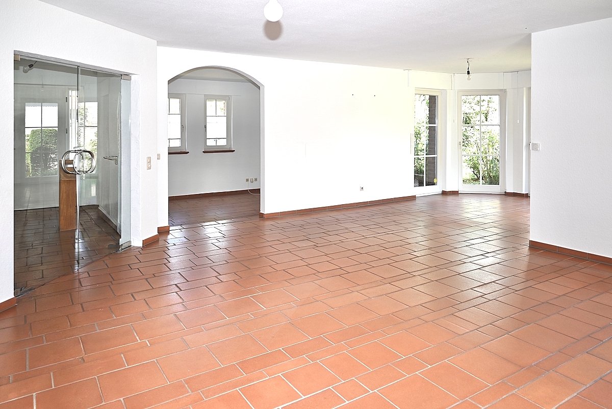 EG Wohnzimmer Blick Kaminzimmer / Esszimmer