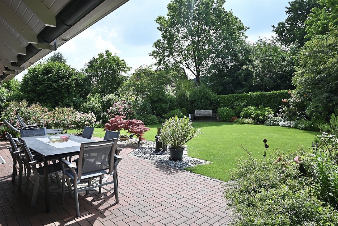 Terrasse Blick in Garten
