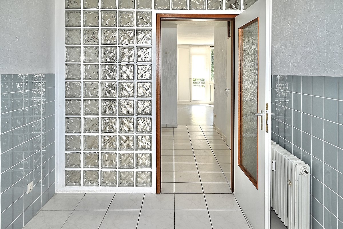 Küche Blick zum Wohnzimmer Küche Blick zum Wohnzimmer