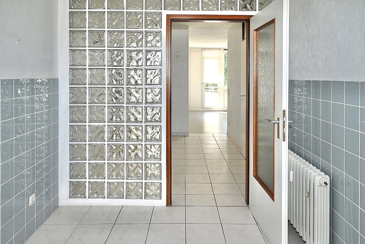 Küche Blick zum Wohnzimmer Küche Blick zum Wohnzimmer