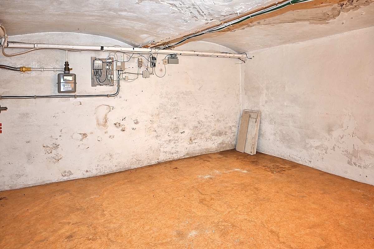 KG Zweifamilienhaus Feuchtigkeit
