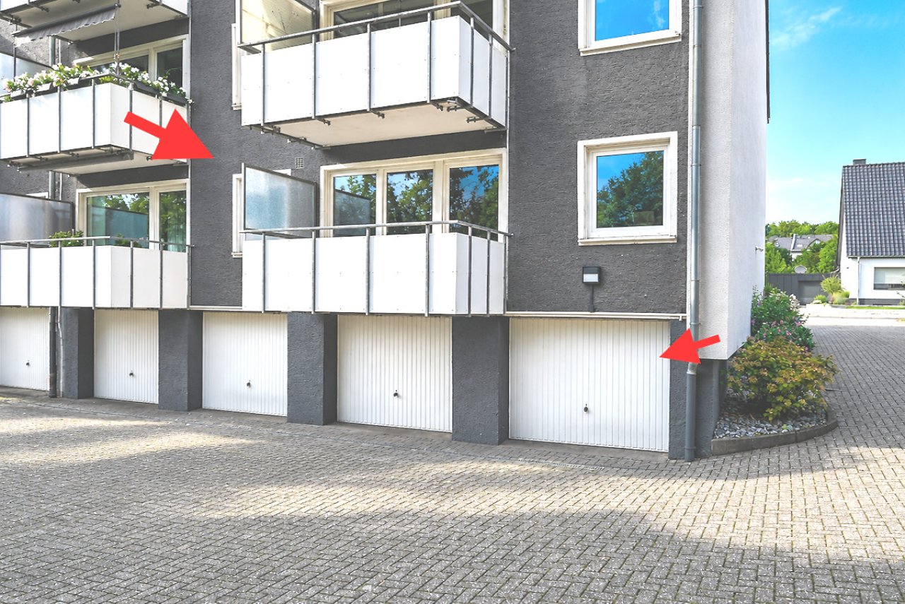 Blick zu Loggia und Garage Blick zu Loggia und Garage
