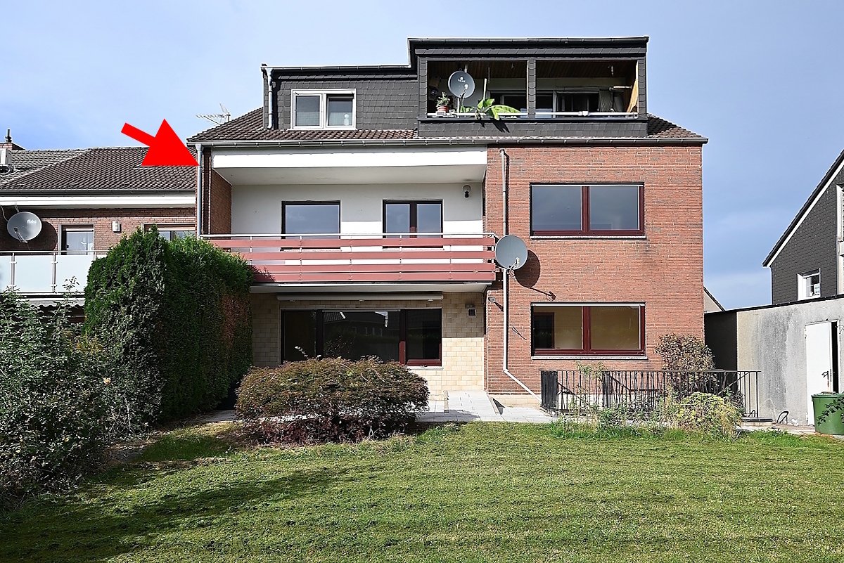 Hausrückseite mit Loggia Hausrückseite mit Loggia