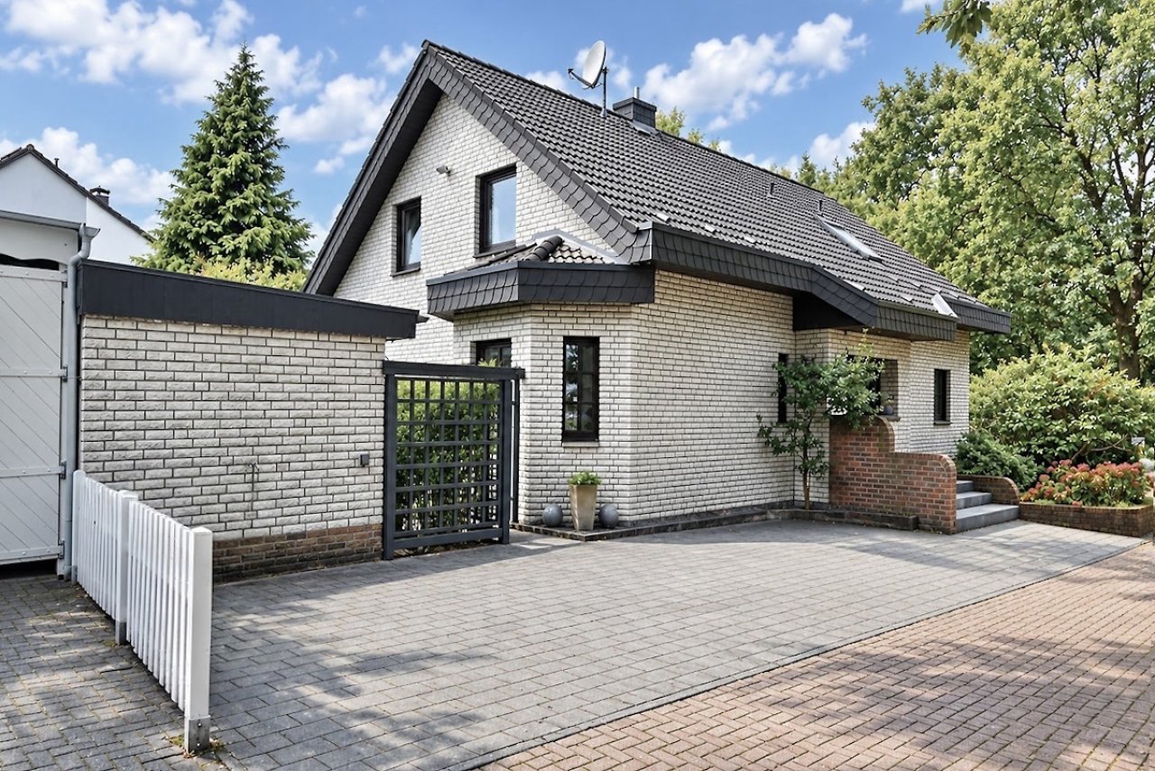 Hausansicht vorne links Hausansicht vorne links