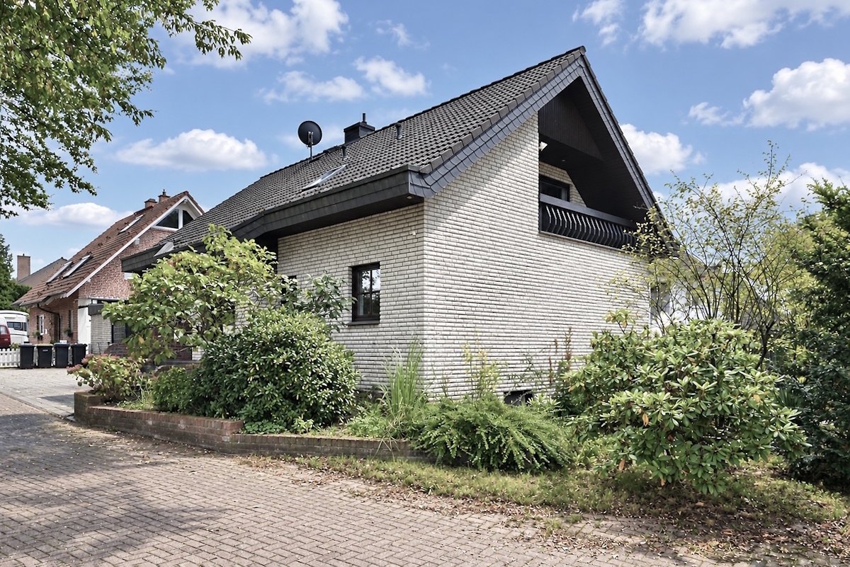 Hausansicht vorne rechts Hausansicht vorne rechts