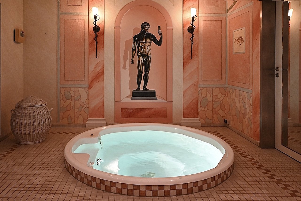 Wellnessbereich Whirlpool bei Nacht Wellnessbereich Whirlpool bei Nacht