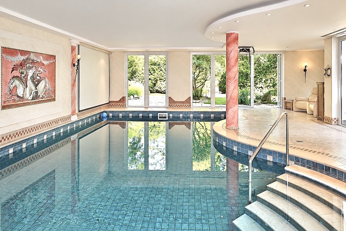Wellnessbereich Indoor-Schwimmbad Wellnessbereich Indoor-Schwimmbad