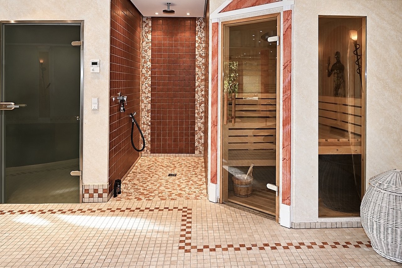Wellnessbereich Sauna und Dusche Wellnessbereich Sauna und Dusche