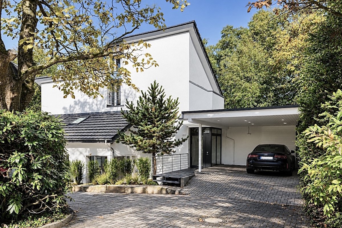 Haus und Carport Haus und Carport